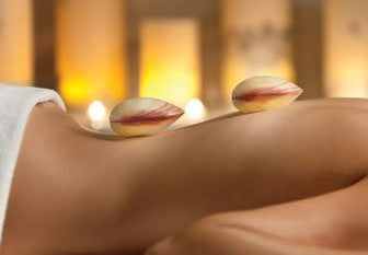 Massage aux coquillages chauds