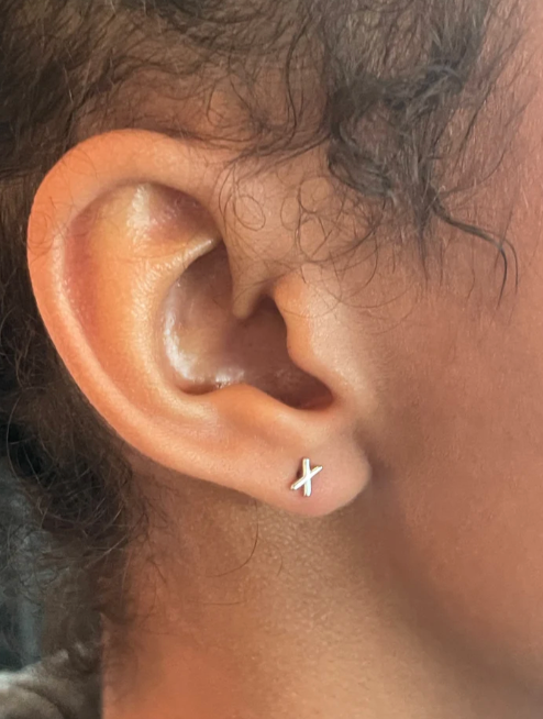 Boucles d'oreilles Doux Bisous Caroline Néron — pendentif minimaliste argent — Spa Santé Le Nénuphar