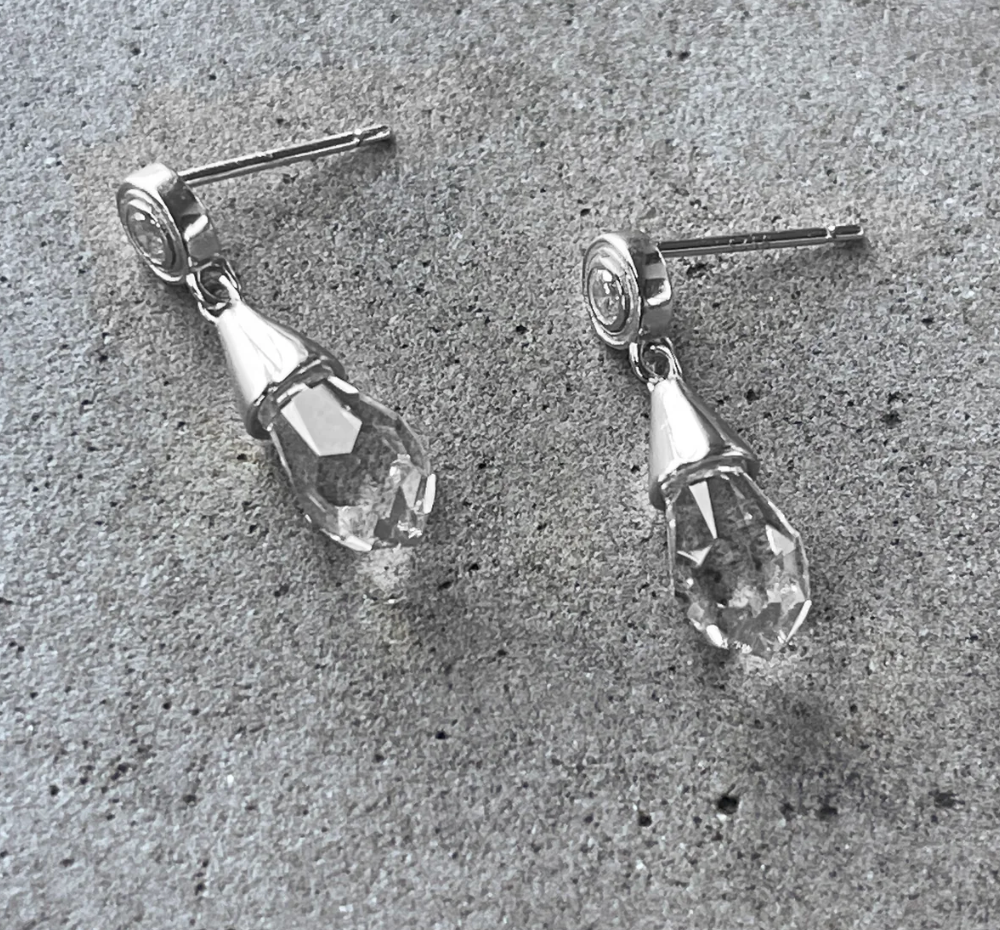 Boucles d'oreilles In Love Argent Caroline Néron — vue détail finition et éclat — Spa Santé Le Nénuphar