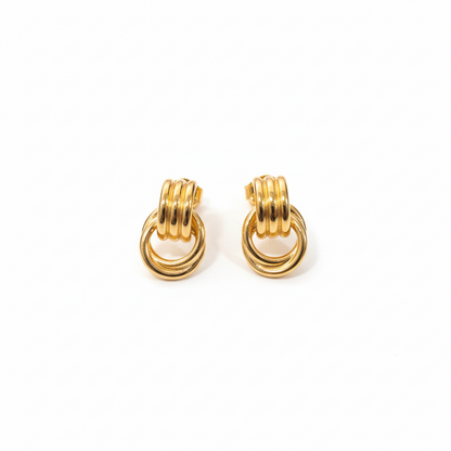 Boucles d'oreilles Lien Précieux Caroline Néron — paire version or fond blanc — Spa Santé Le Nénuphar