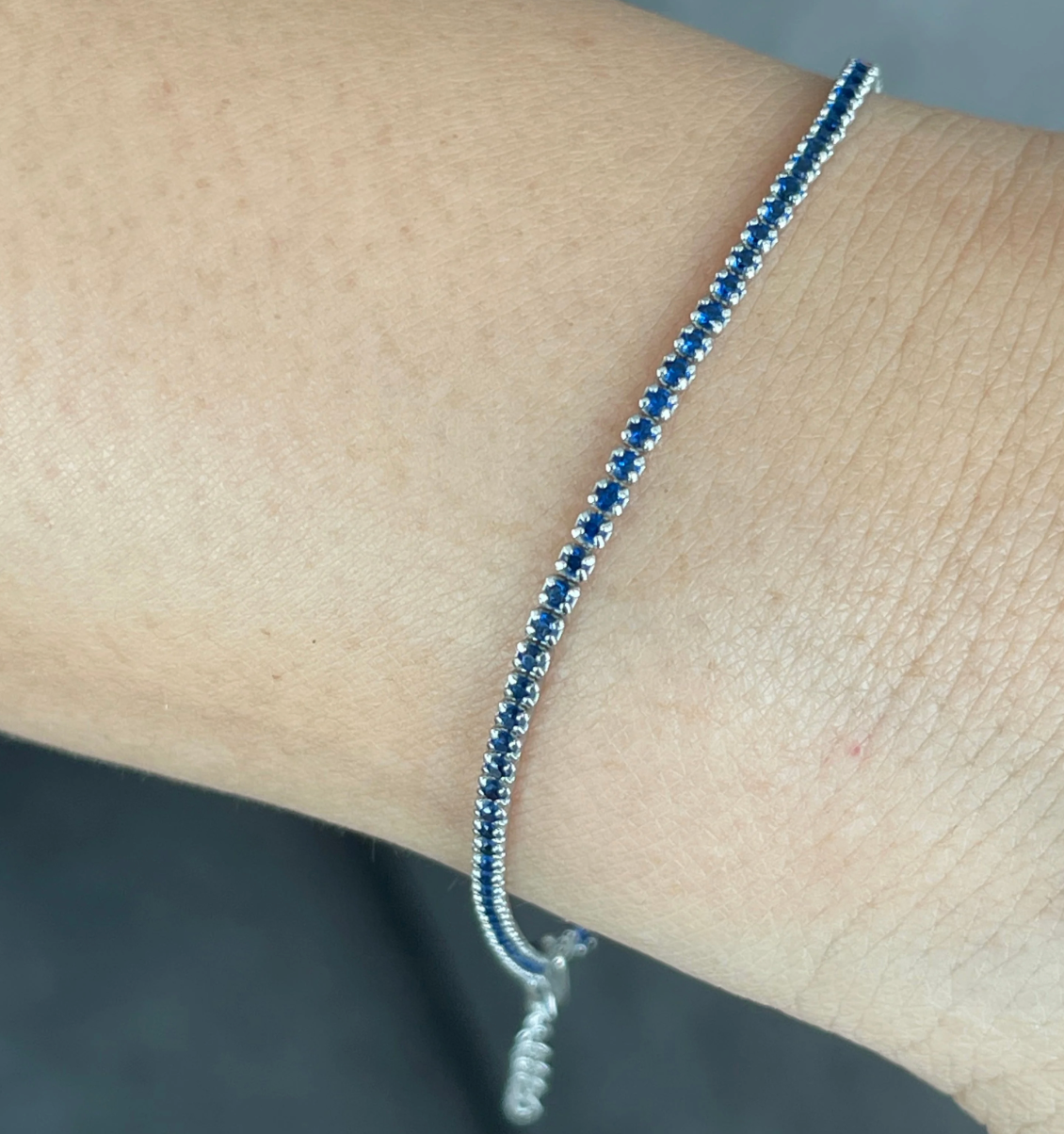 Bracelet Exclusive Bleu Saphir Caroline Néron — vue détail zirconium collection EMA — Spa Santé Le Nénuphar