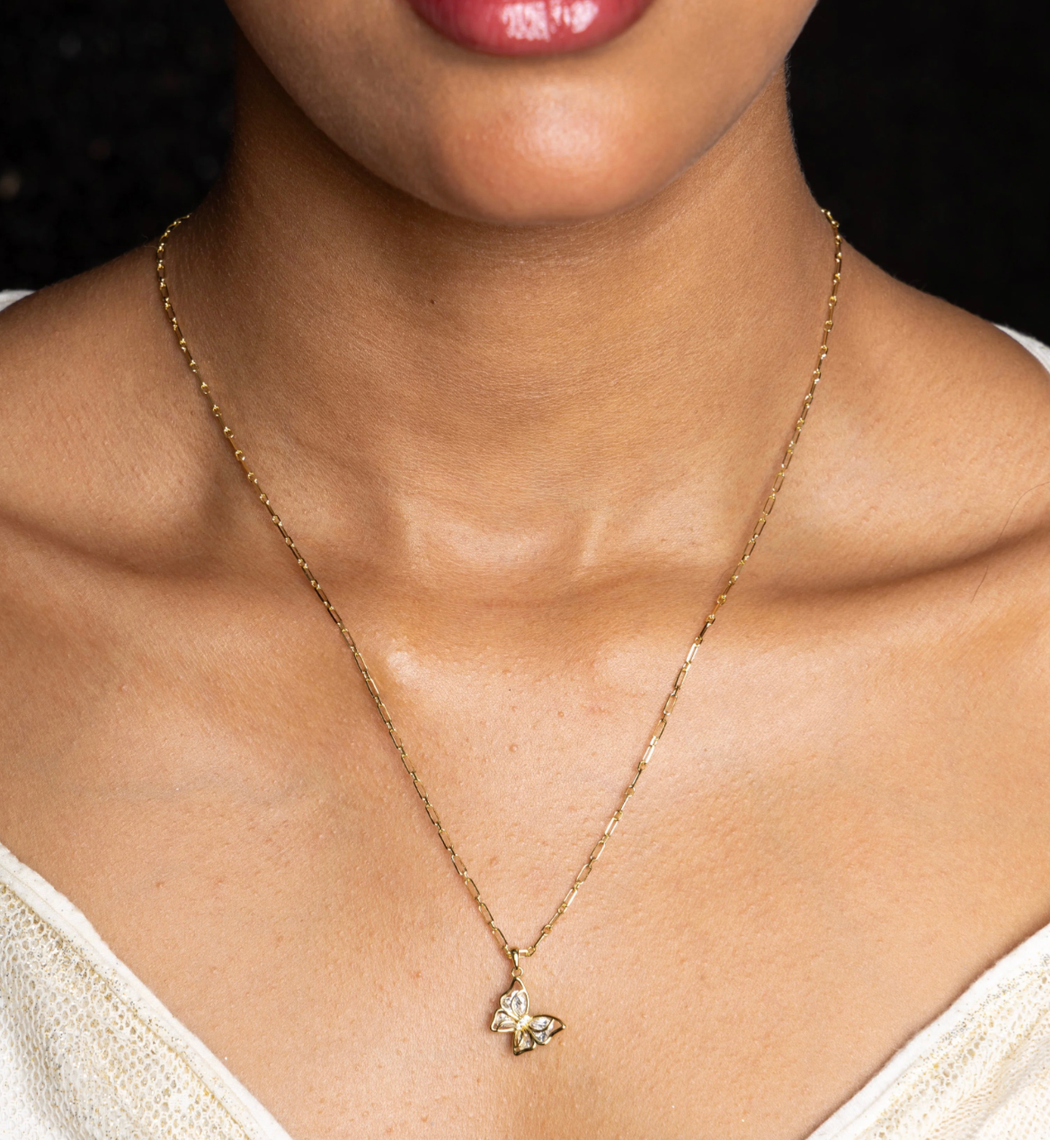 Collier Ailes Précieuses Caroline Néron — vue détail — Spa Santé Le Nénuphar