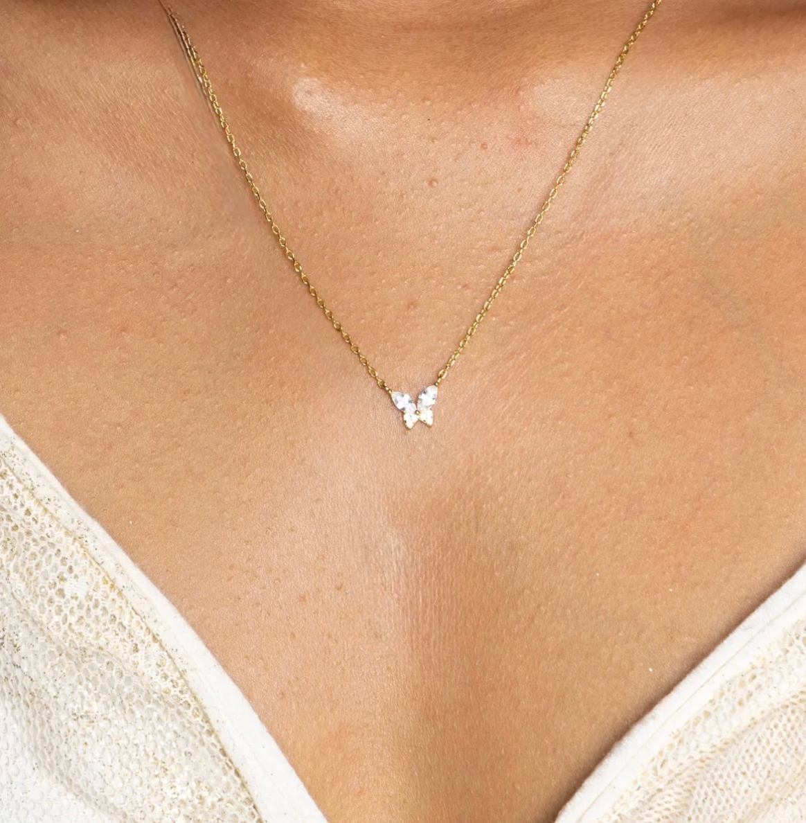 Collier L'Envolée doré Caroline Néron — pendentif papillon zircon cubique — Spa Santé Le Nénuphar