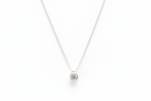 Collier Sweet Love Moissanite Caroline Néron en argent 925 plaqué doré — Spa Santé Le Nénuphar