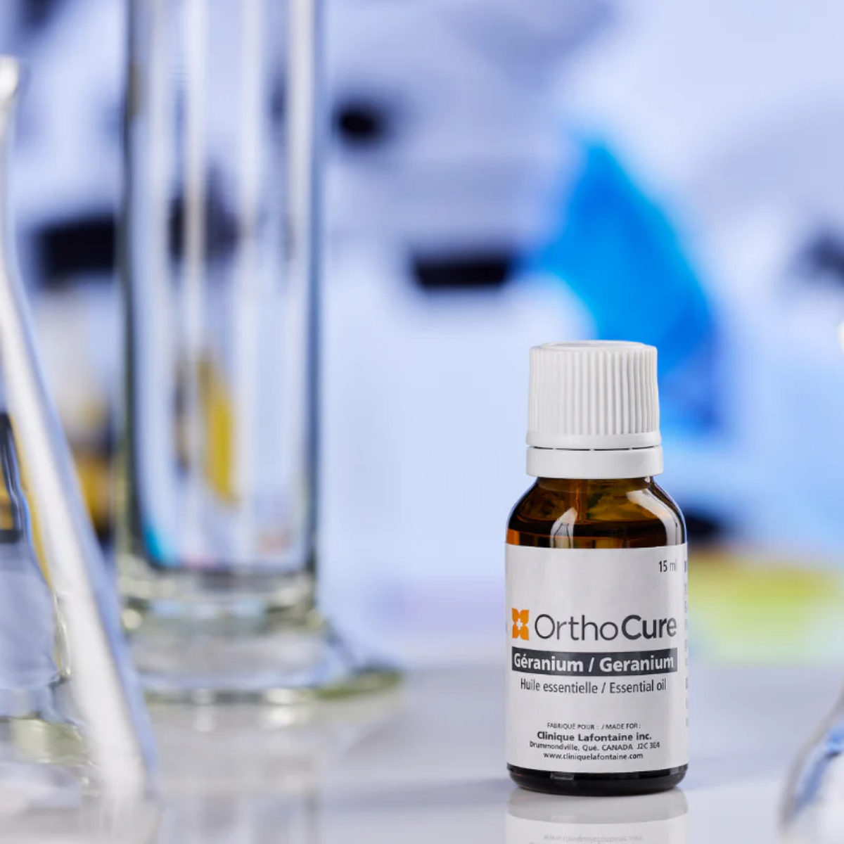 Huile essentielle de géranium OrthoCure avec fleurs de géranium — aromathérapie naturelle — Spa Santé Le Nénuphar