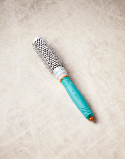 Brosse ronde 25mm Moroccanoil - manche turquoise avec cylindre céramique et poils en nylon