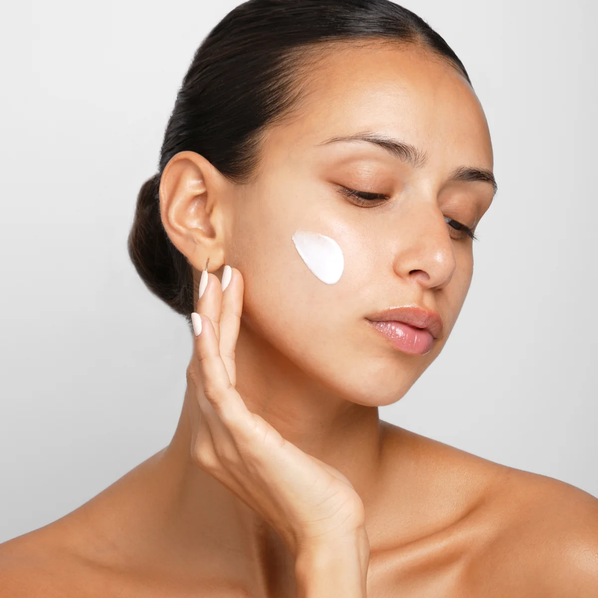 Mature Perfection Crème de nuit G.M. Collin - application crème sur le visage - Spa Santé Le Nénuphar