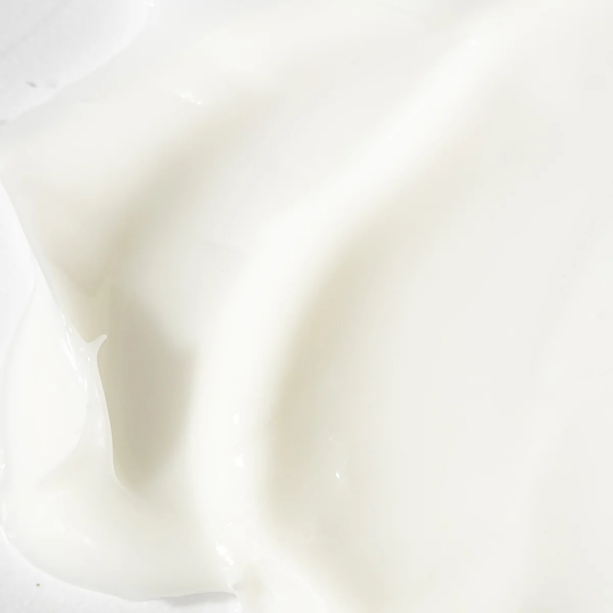 Texture crème hydratante LEXXEL Vivier — formule riche à l’hexamidine et huile d’avocat pour peaux sèches
