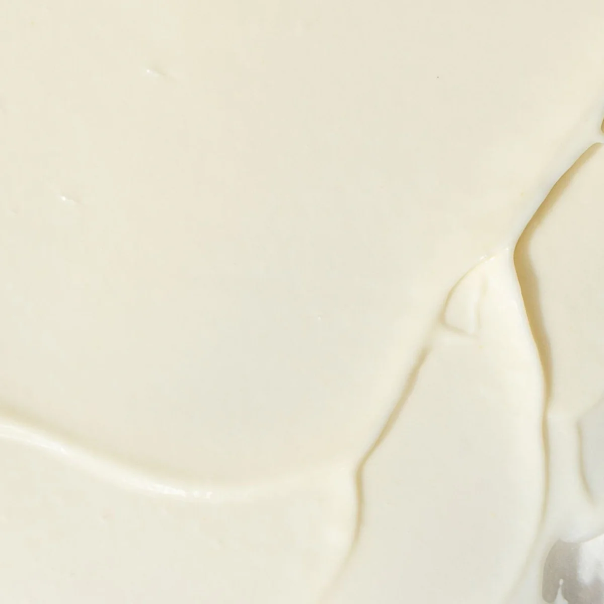Texture crème pour le cou GrenzCine Vivier — formule riche liftante aux facteurs de croissance et vitamine C