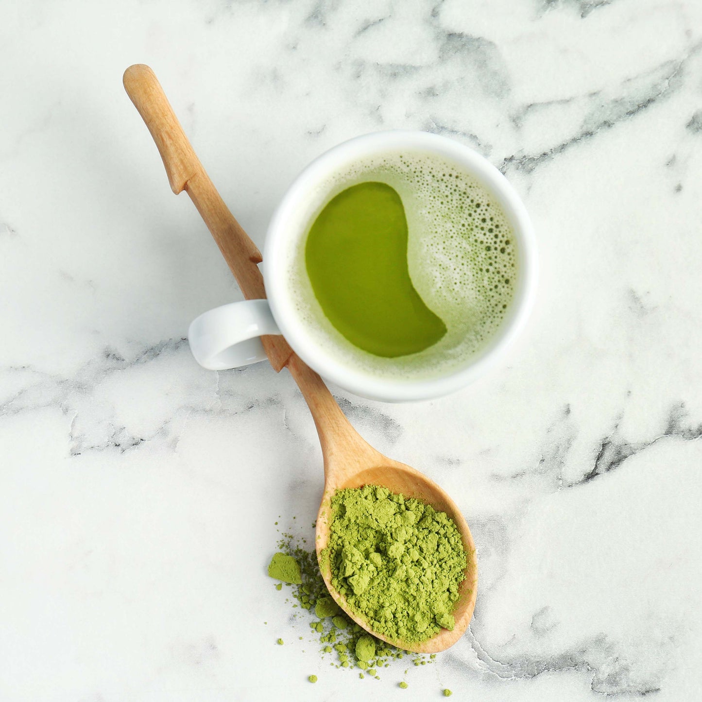 Emballage Matcha Biologique Urbanithé gamme complète, pot et emballage produit fond neutre, marque Canua visible
