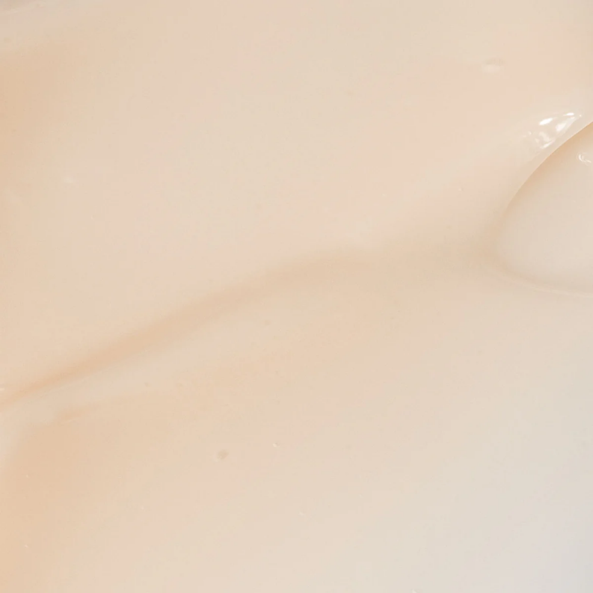Texture de la crème de réparation Derma-V Vivier, formule légère aux prébiotiques et à l’acide hyaluronique pour réparer la barrière cutanée — Spa Santé Le Nénuphar