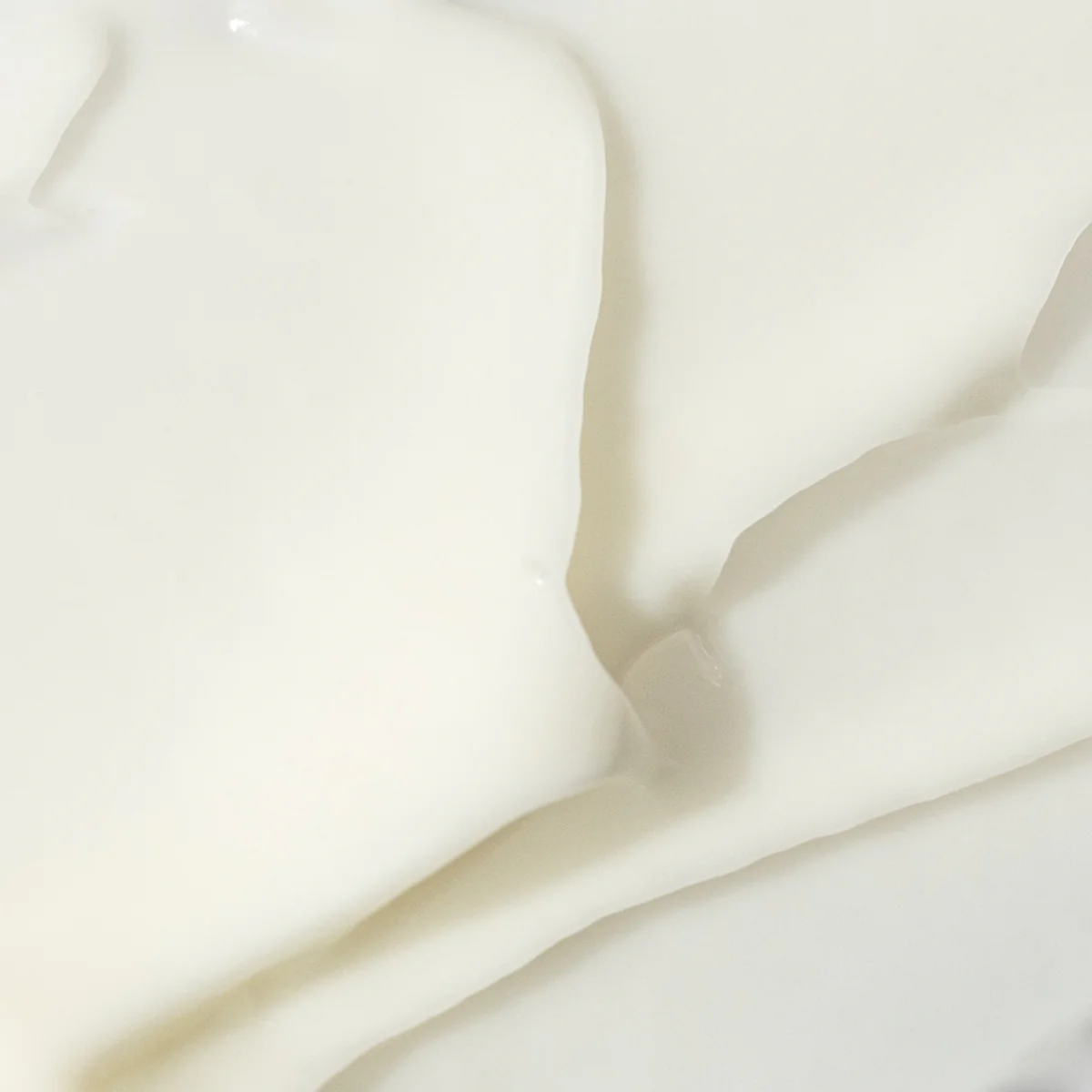 Texture crème radiante contour des yeux Vivier, formule légère et nourrissante — Spa Santé Le Nénuphar